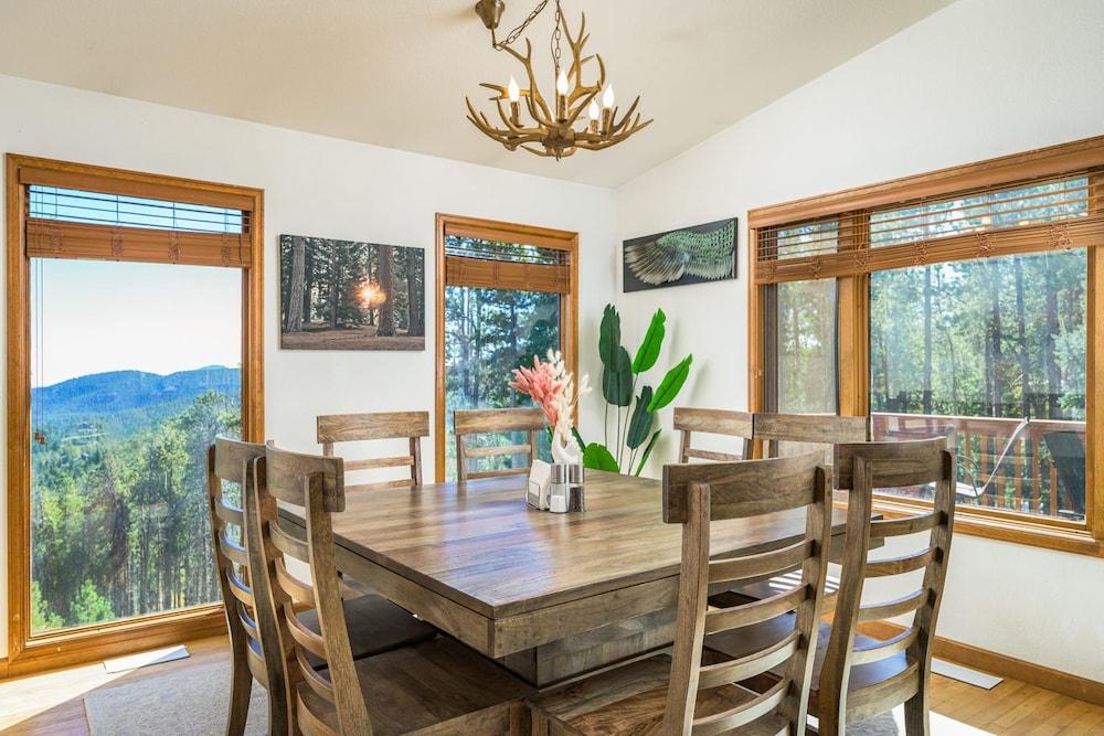 5 Bedroom Whole Home With Mountain Views