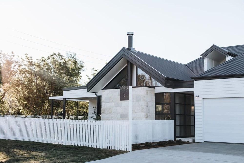 Maple on Albert Berry - by Linnaeus Collection