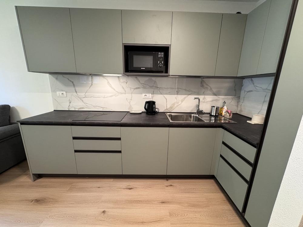 077 Moderno Monolocale Giustino