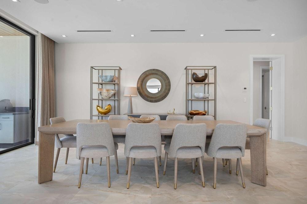 Aqualina 1001 in Nassau