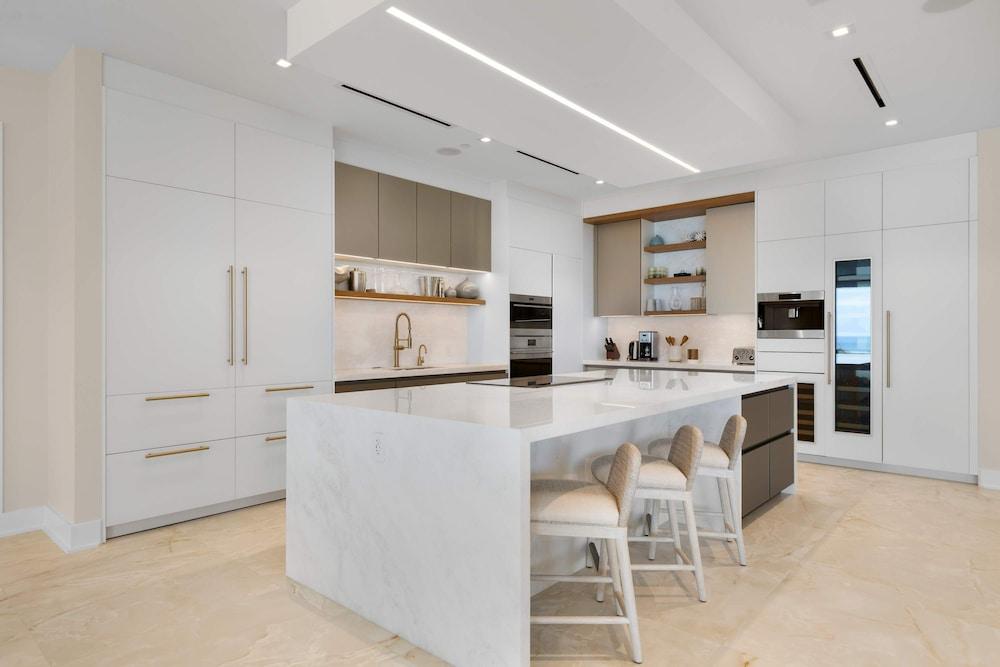 Aqualina 1001 in Nassau