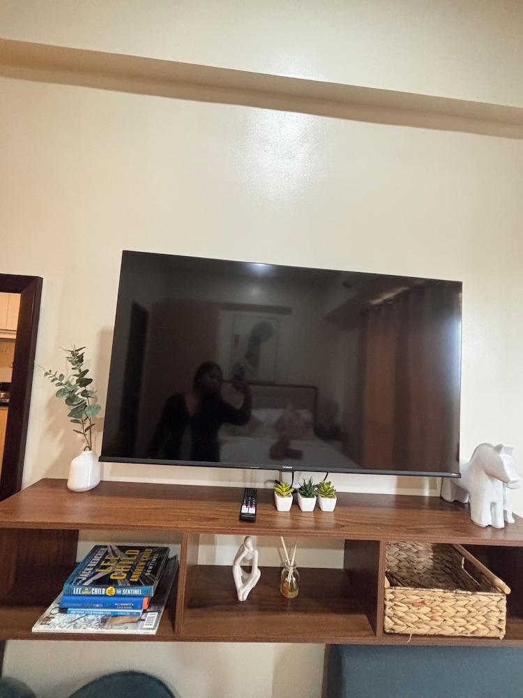 A Dreamy & Elegant Studio