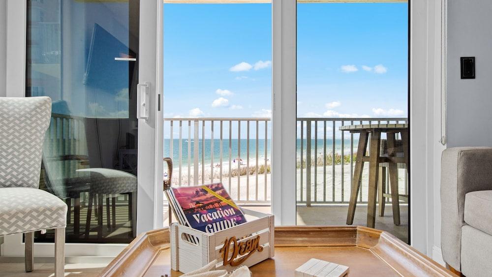 Oceanfront Views Balcony Sunsets