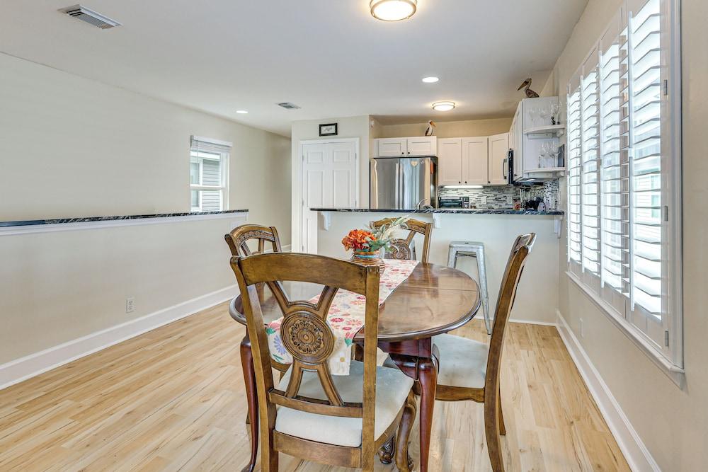 4 Mi to Beaches: St Simons Island Escape w/ Patio!