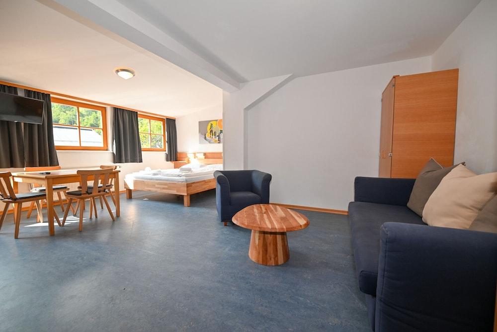 Schmitten 27 - Room 7 200m From ski Lift