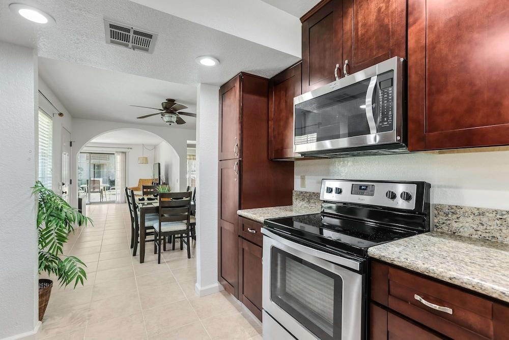 2BR 2BA Stylish Palm Springs Condo