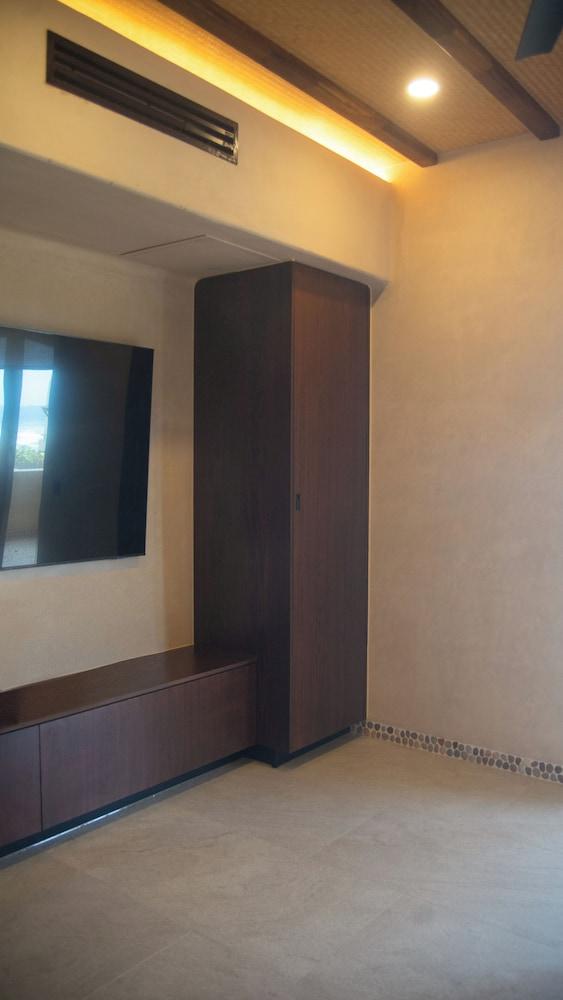 Minimalist elegance by the beach