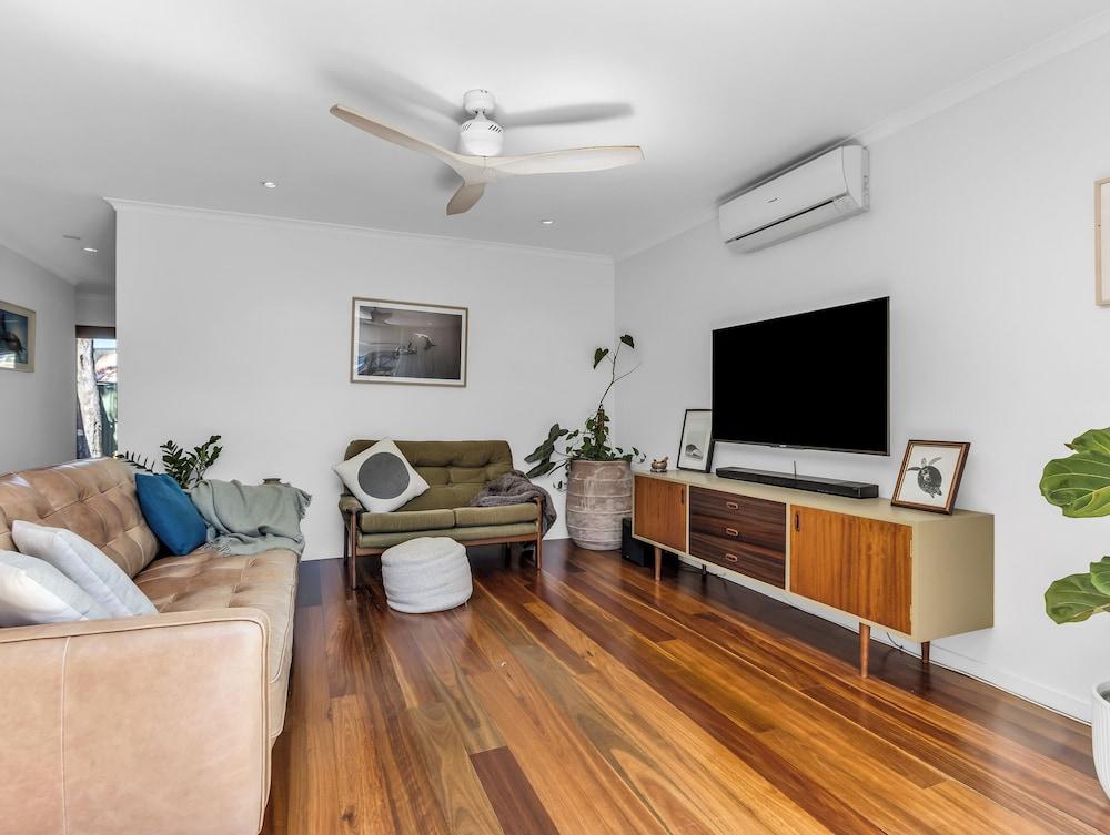 Kirra Shores Coastal Hideaway