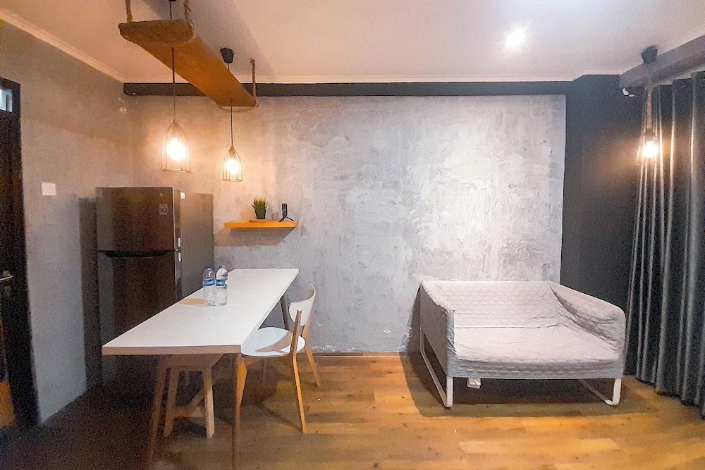 Industrial Look 2Br At Gateway Pasteur Apartment