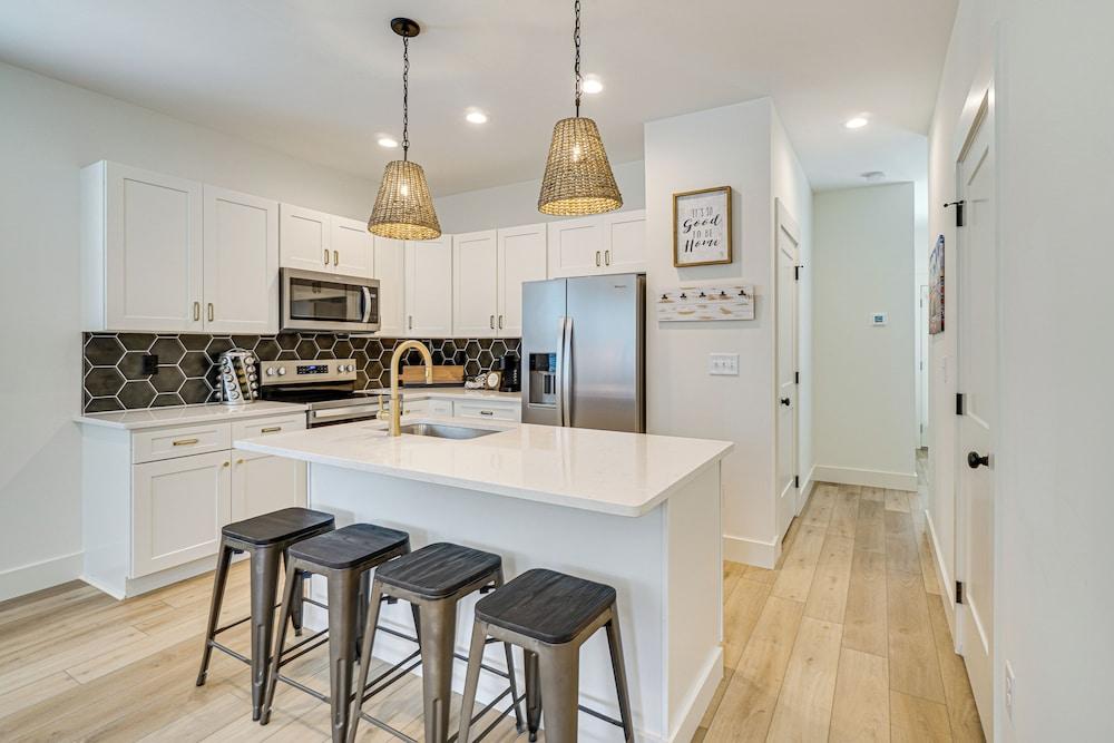 2 Mi to UT: Modern Retreat w/ Covered Porch