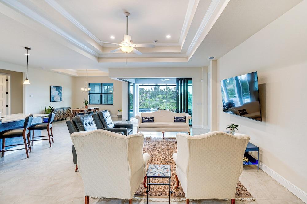 10 Mi to Beaches: Modern Retreat in Port Charlotte