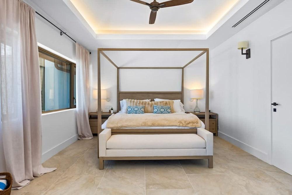 Newly Renovated Notos Cove Villa Property