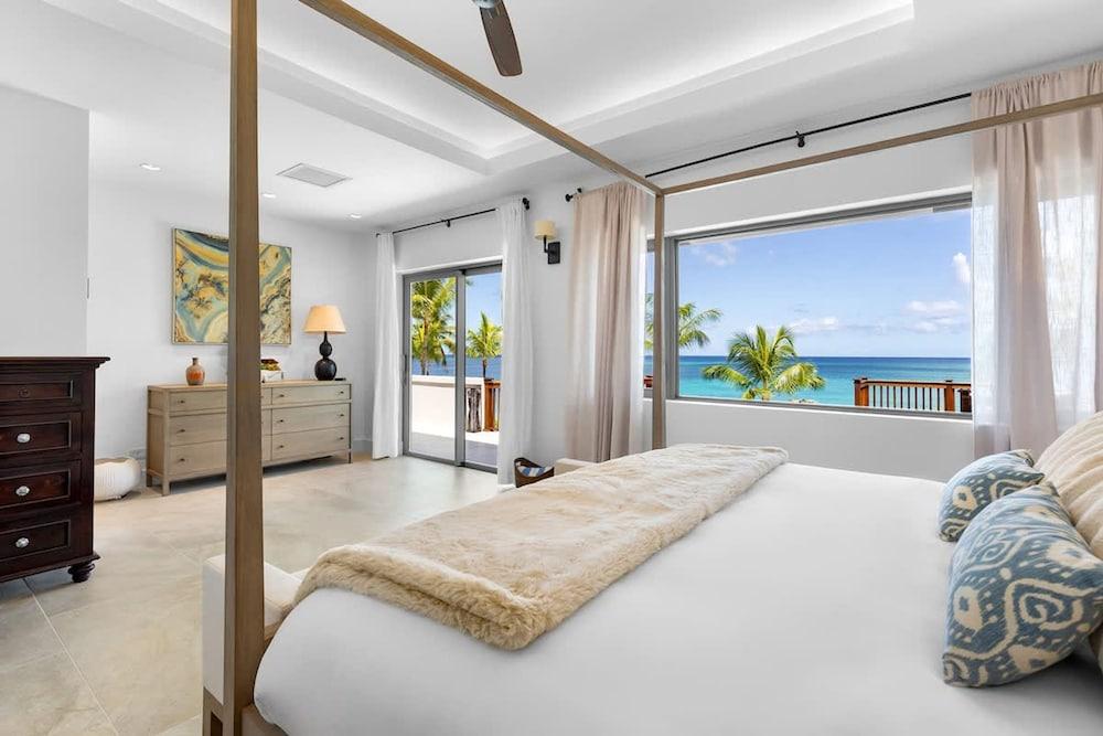 Newly Renovated Notos Cove Villa Property