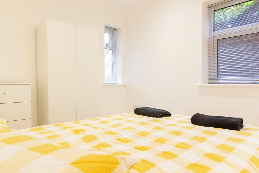 Bridge Road - Room 1a