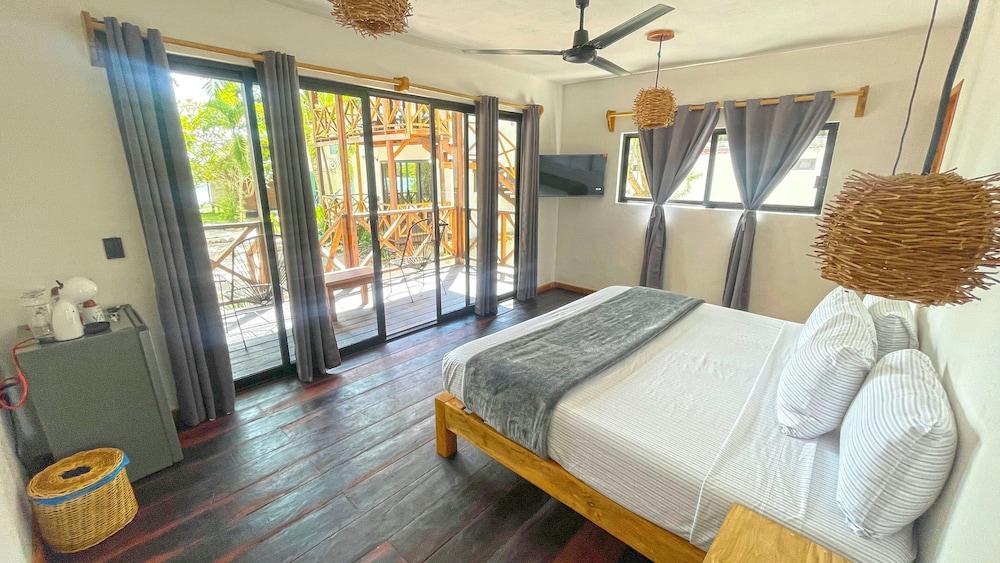 Hotel Isabella Bacalar Front Lagoon