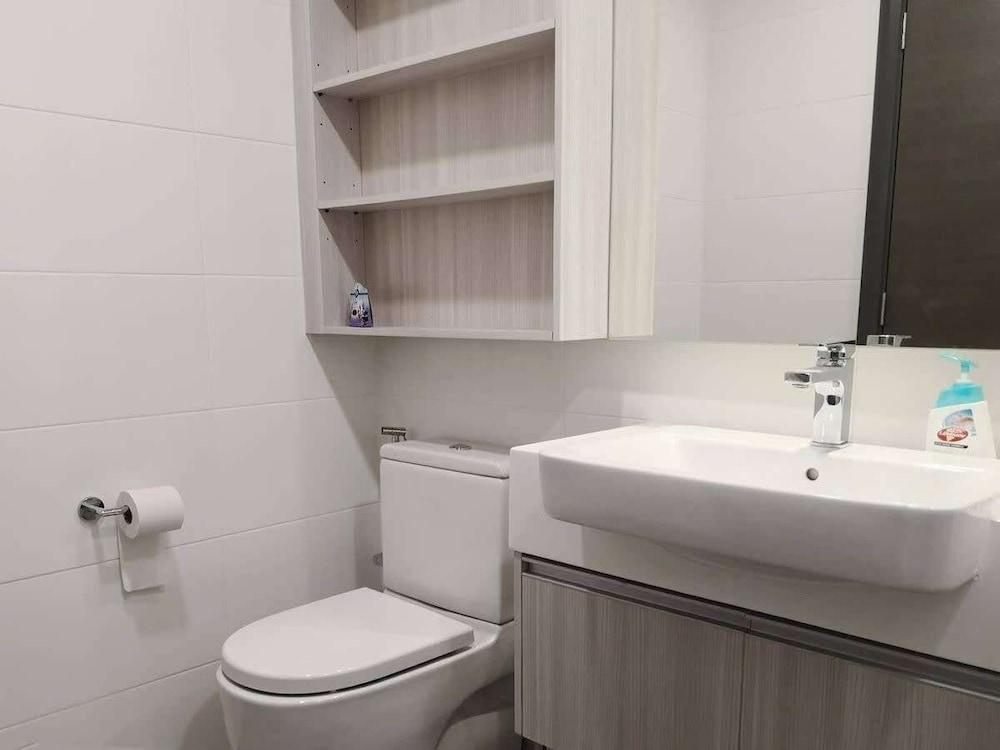 A Spacious, High-floor Suite Next to Komtar Jbcc