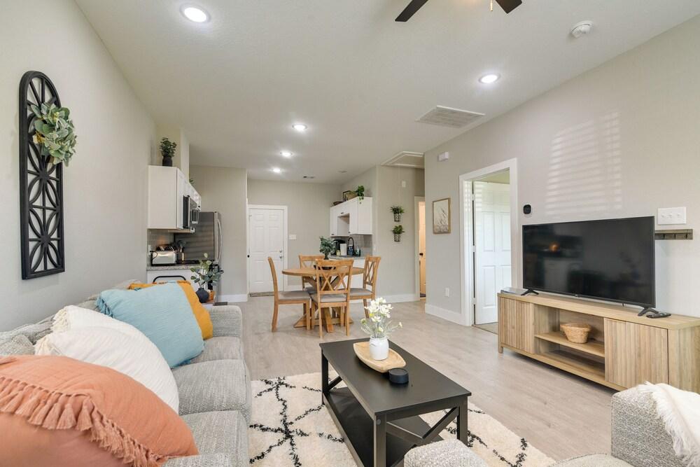 Patio & Fenced Yard: Home Close to Dtwn Houston!