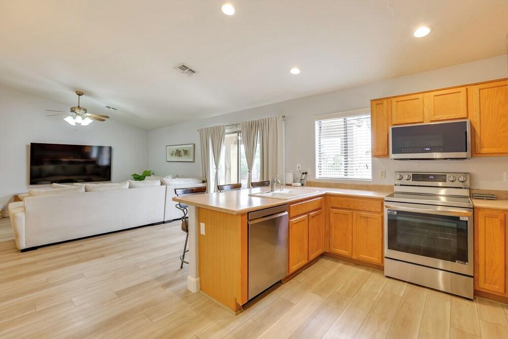 Spacious & Fenced Yard: Relaxing Home in Surprise