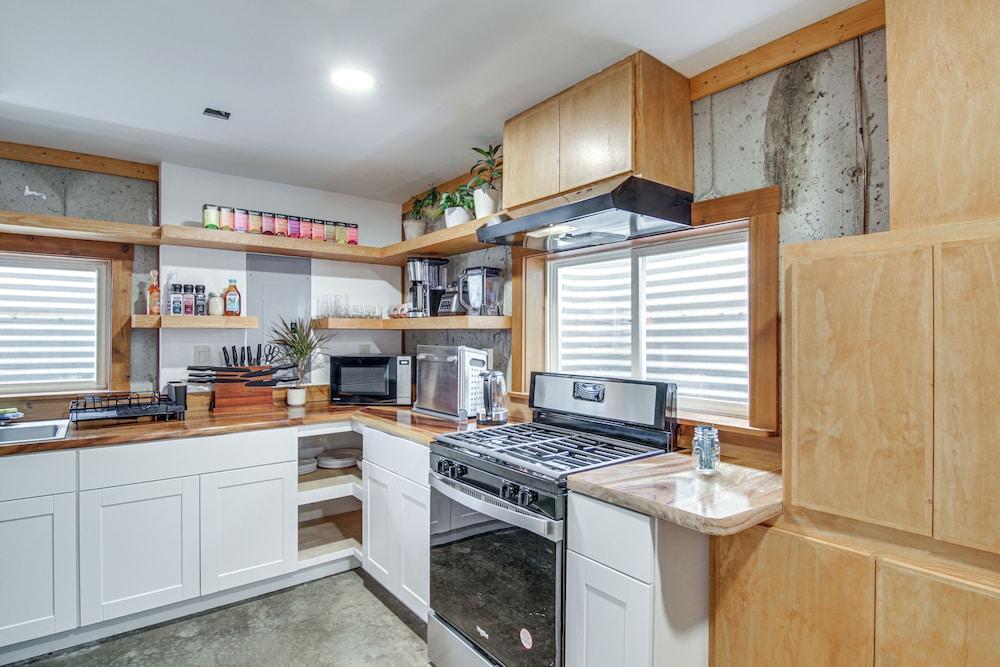 Sauna, Cold Plunge & More! Belgrade Getaway