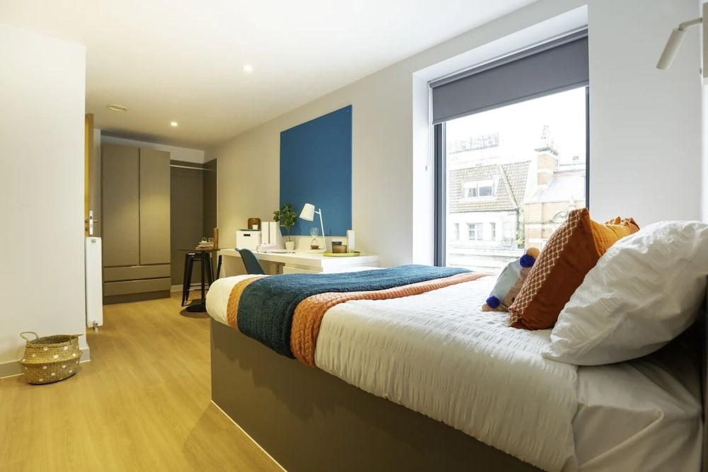 Student Only Market Quarter