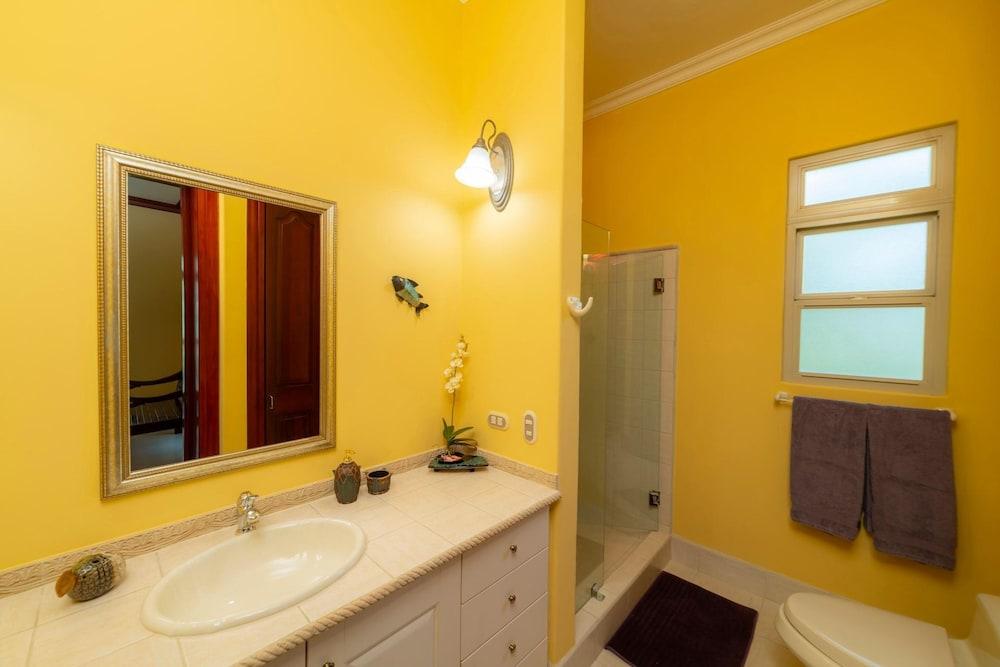 Bella Vista 8B 3 Bedr 3 1 2 Bath