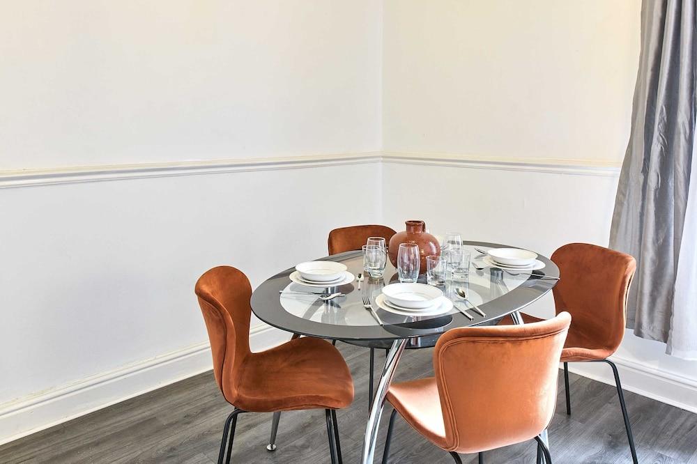 Host Stay Bishop House