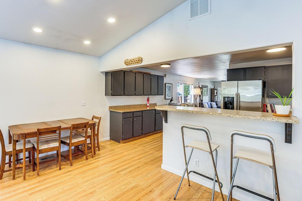 Close to Everything! Quiet Retreat in Bend