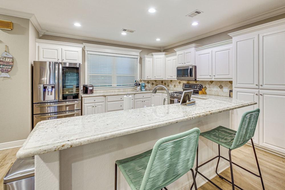 Tranquil Views: Riverfront Retreat in Hot Springs!