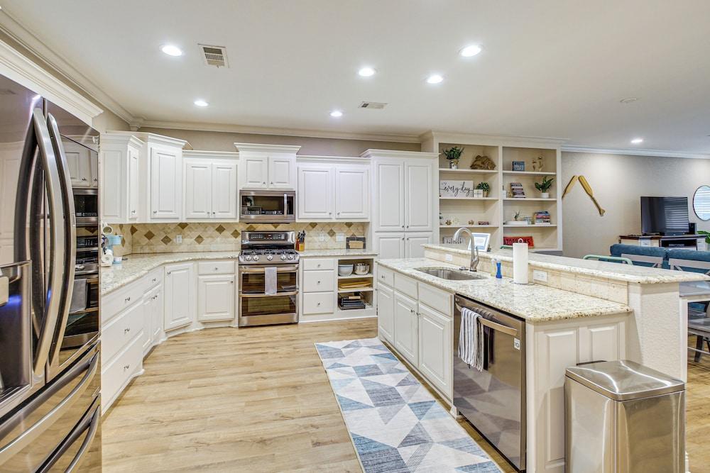 Tranquil Views: Riverfront Retreat in Hot Springs!