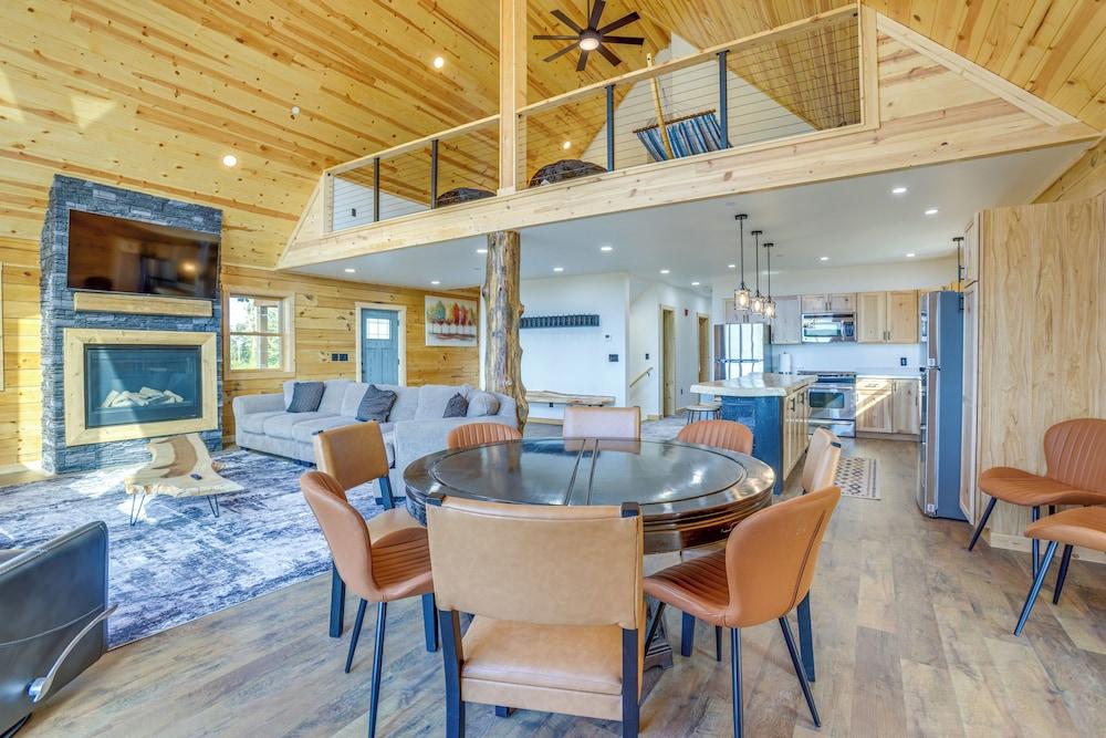 Mtn Cabin w/ Hot Tub + Game Room in Mchenry