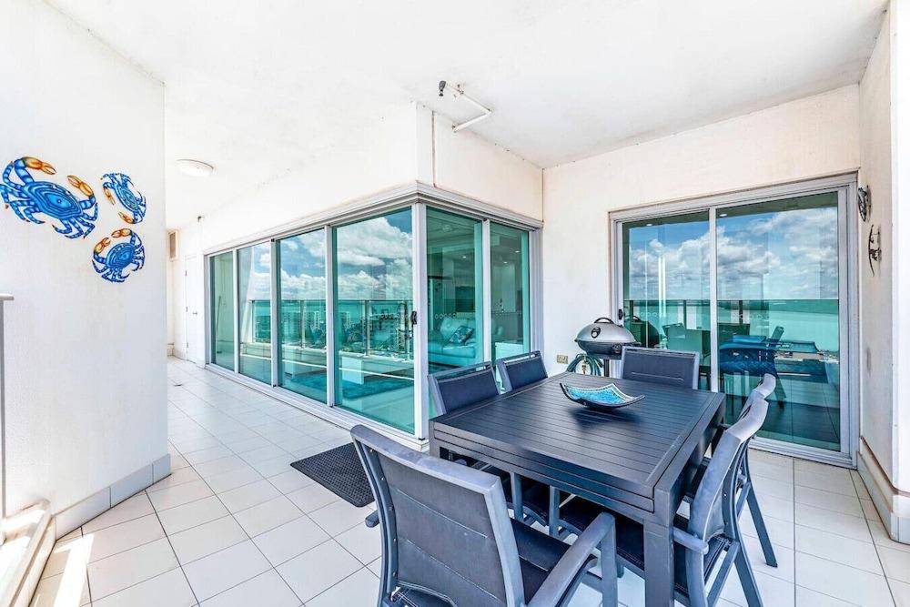 Zen Sapphire Shore Balcony - Pool - Work Desk