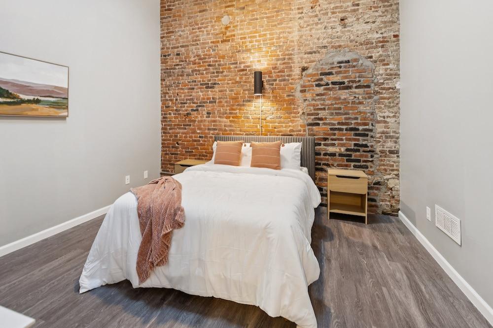 Rustic-industrial Loft With Courthouse Views 3 Bedroom Apts