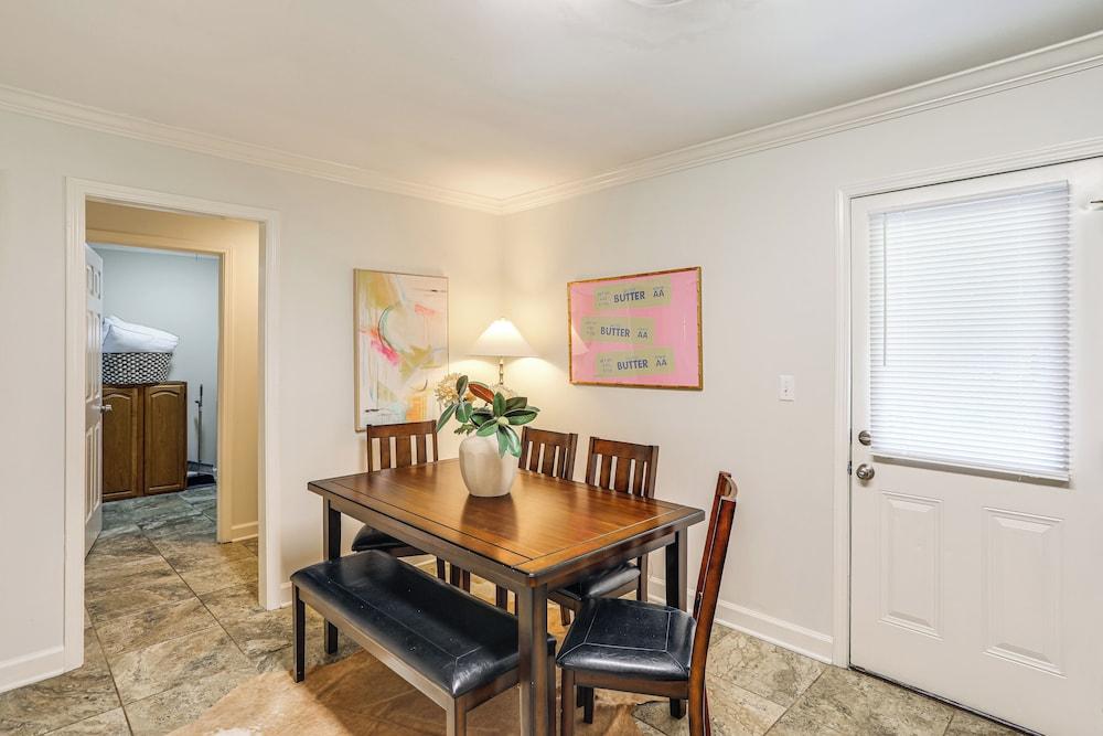 < 1 Mi to Ole Miss! Serene Home w/ Large Yard