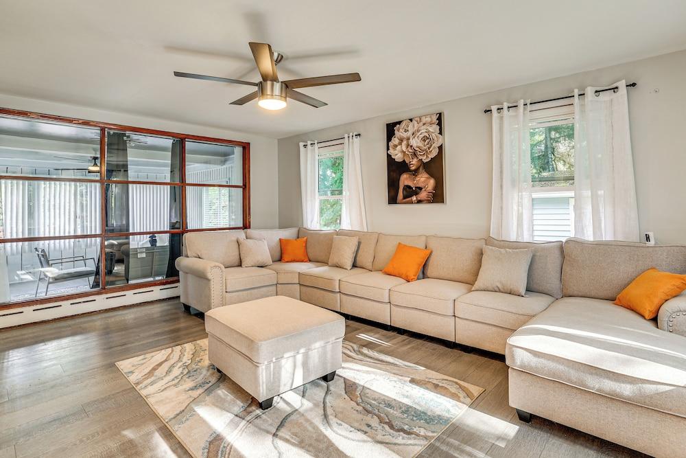 2 Mi to Town: Home w/ Patio & Yard in Waterbury!