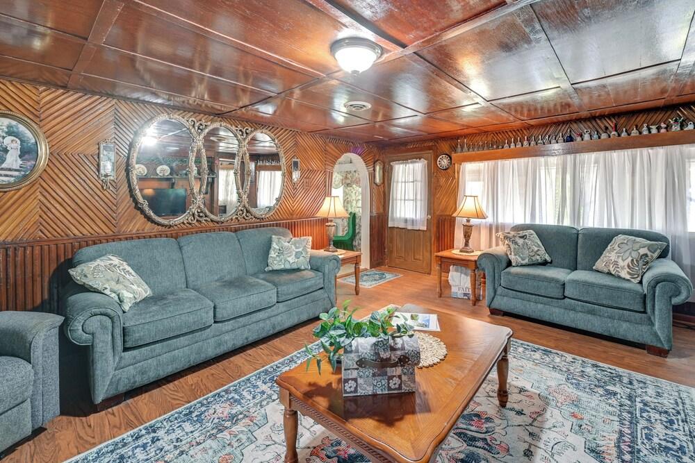 Hike & Fish: Rustic, Timeless Mckee Home w/ Yard