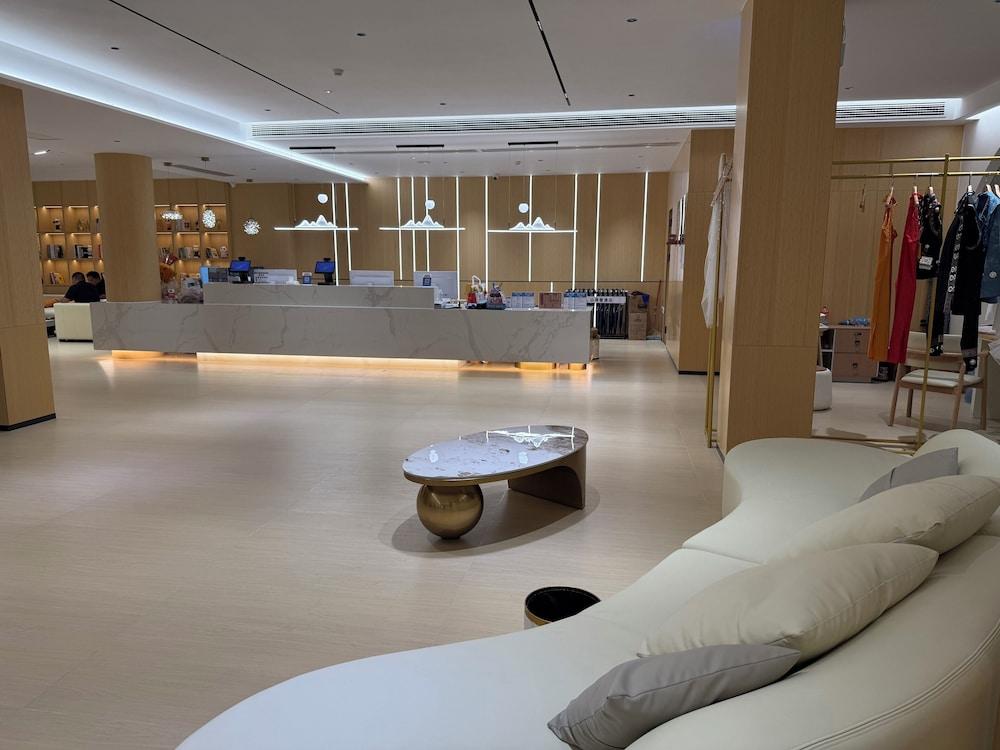 Mountain Search Snow View Hotel