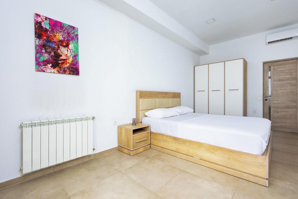 Aparthotel by Luxe Group KO16