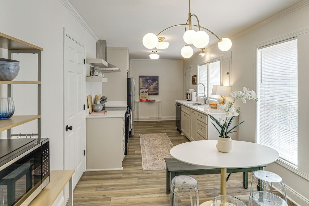 Walk to Ole Miss! Updated Home Near Oxford Square