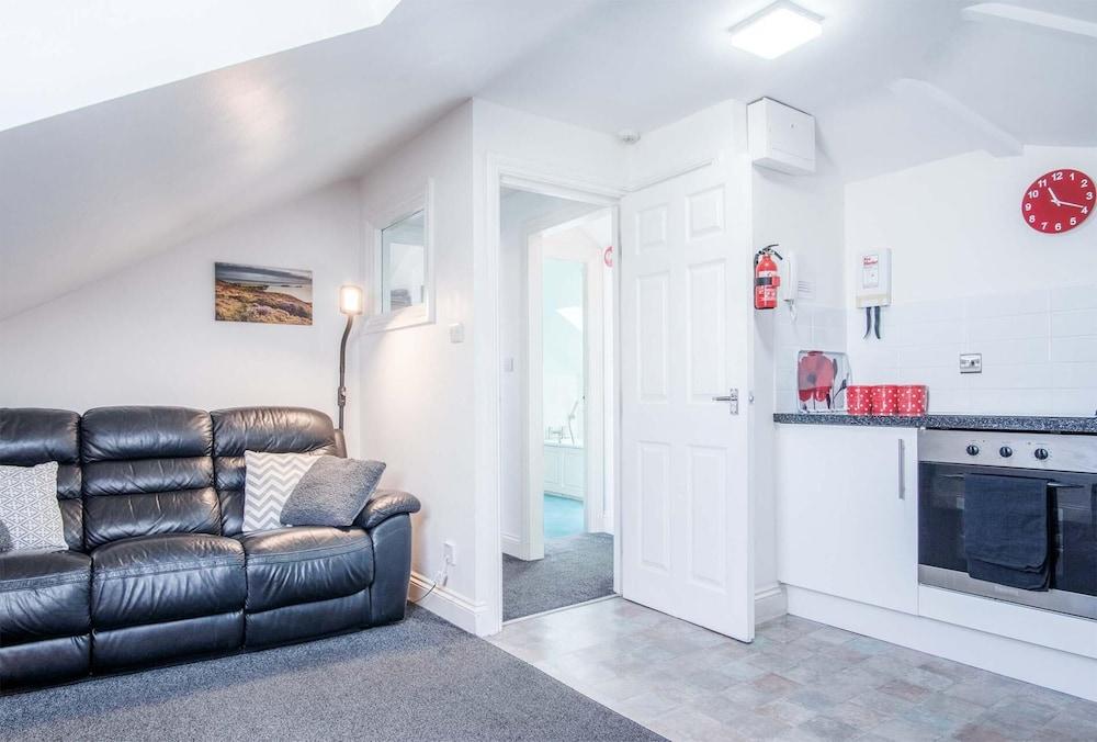 Rooftops - 1 Bedroom Apartment - Tenby