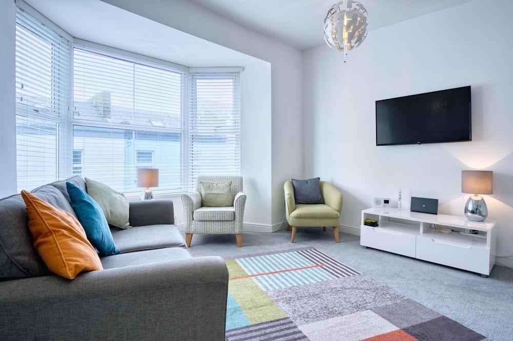 Bay View - 2 Bedroom Apartment - Tenby