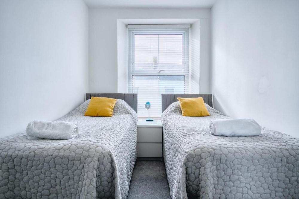 Bay View - 2 Bedroom Apartment - Tenby