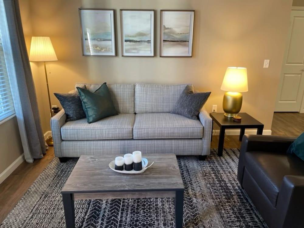 Executive 1st Floor 2BR Dublin Area W D Gym