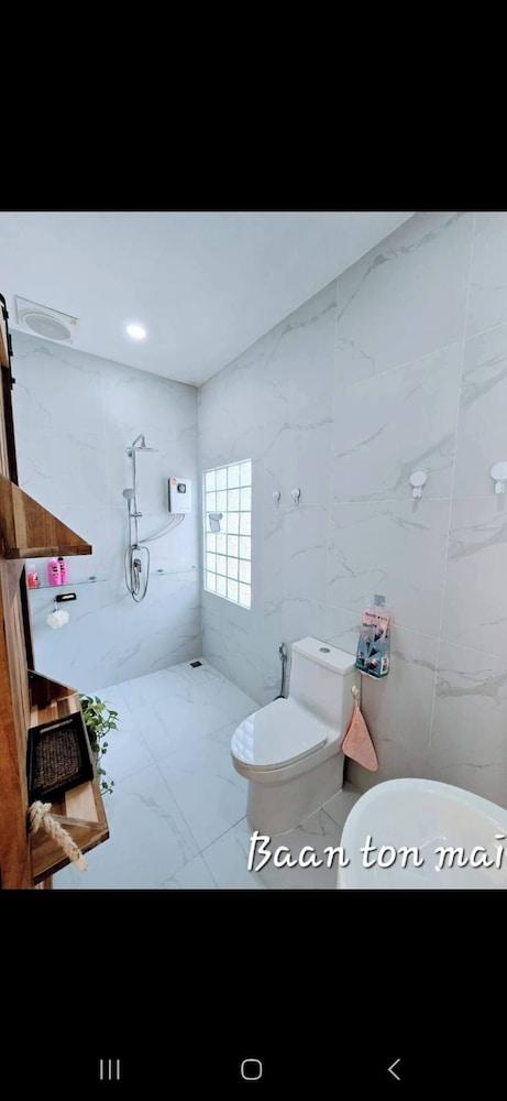 2 Bedrooms 400 m From the Beach