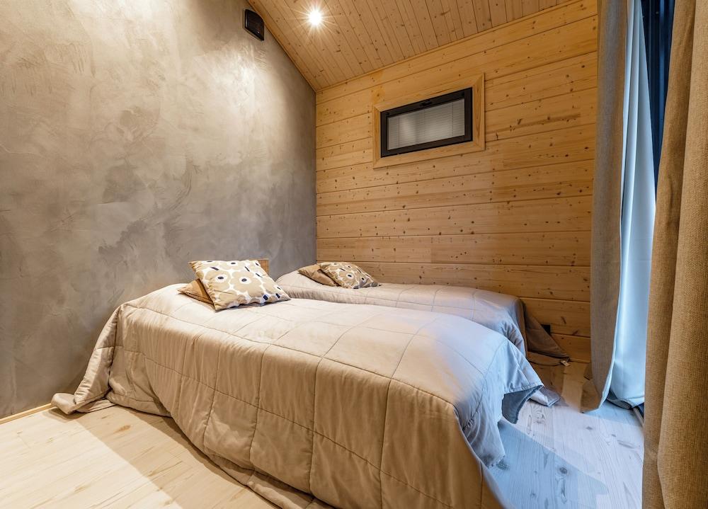 Modern Luxury 4BR Villa Levi Center