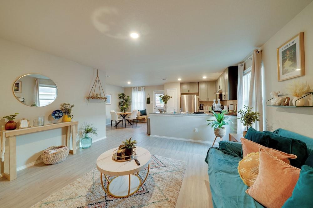 Easy Access to Dtwn San Antonio: Suburban Home