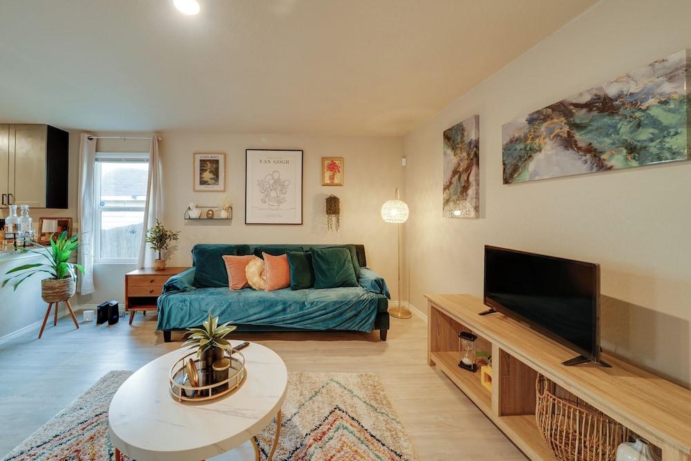 Easy Access to Dtwn San Antonio: Suburban Home