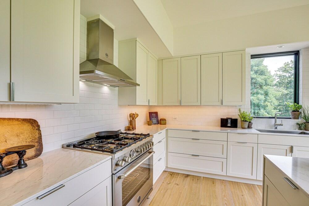 On-site Sledding Hill! Hudson Valley Winter Escape