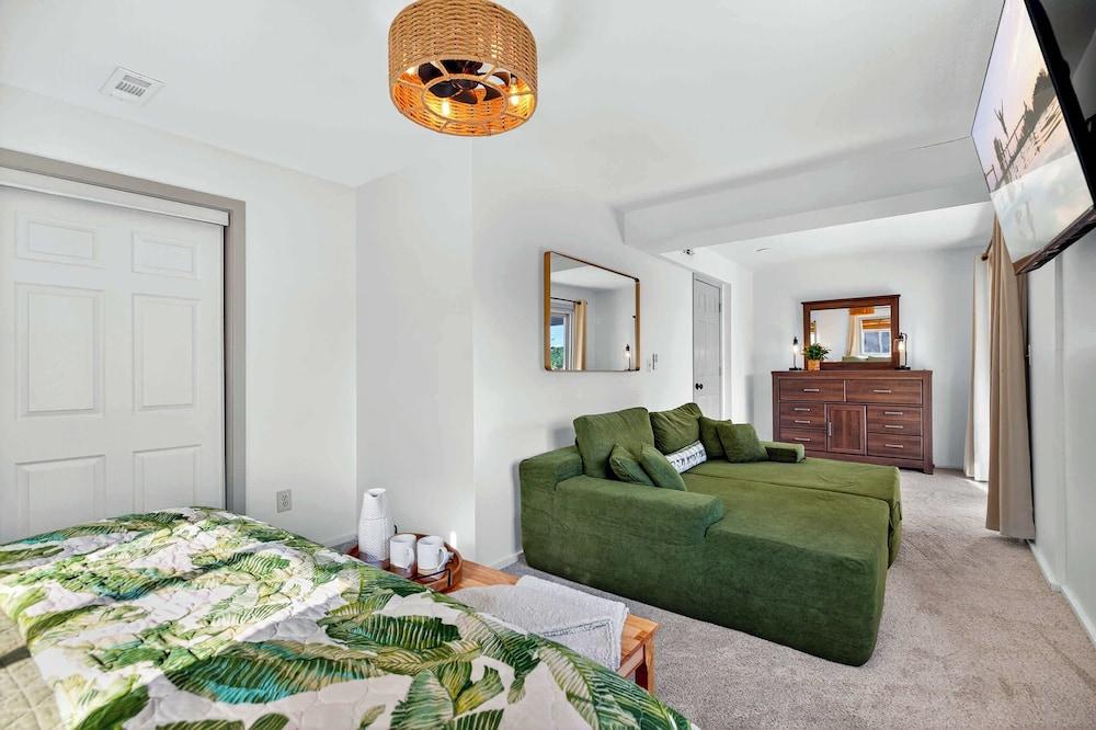 Lake Home Oasis - Sleeps 18