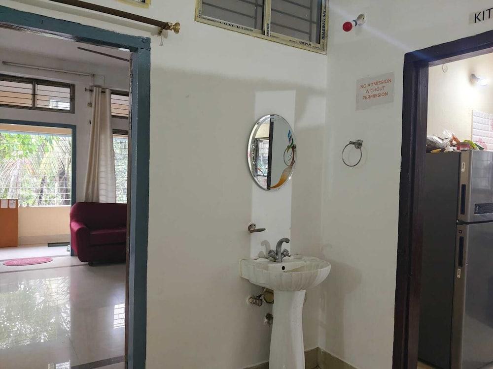 Shimray Minimalist Hostel