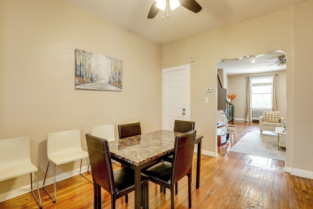 Private Backyard Jawn! Multi-level Philly Rowhouse